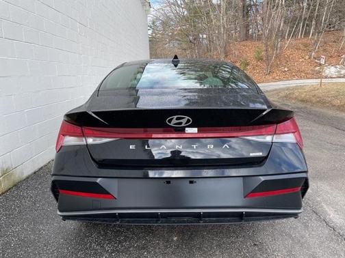 2025 Hyundai ELANTRA HEV Limited