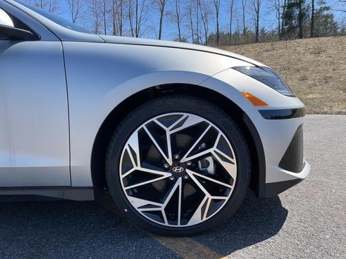 2025 Hyundai IONIQ 6 SEL