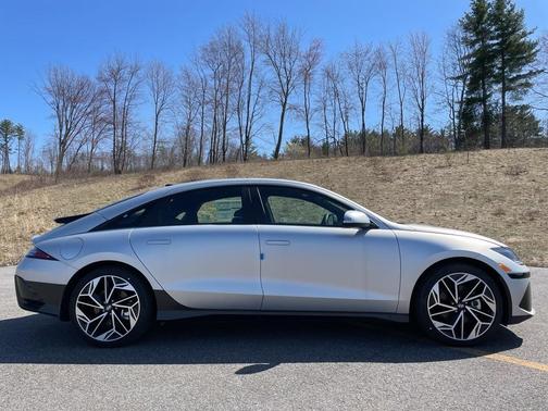 2025 Hyundai IONIQ 6 SEL