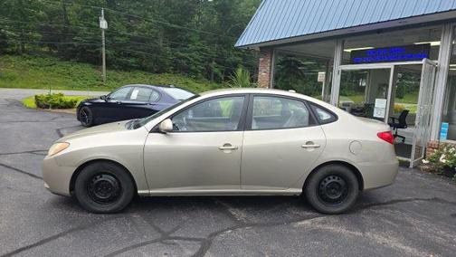 Gold 2008 Hyundai ELANTRA SE