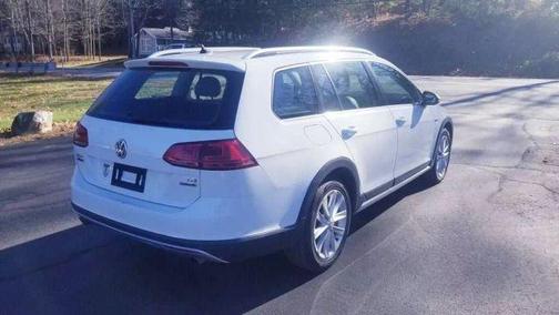 2017 Volkswagen Golf Alltrack TSI S