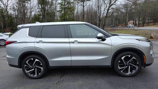 2022 Mitsubishi Outlander SE