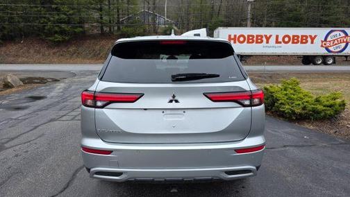 2022 Mitsubishi Outlander SE
