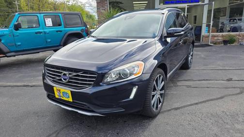 Blue 2017 Volvo XC60 T6 Inscription