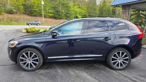Blue 2017 Volvo XC60 T6 Inscription