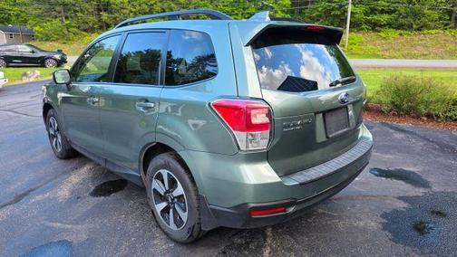 Jasmine Green Metallic 2018 Subaru Forester 2.5i Premium