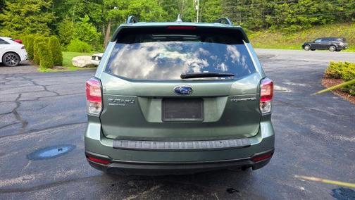 Jasmine Green Metallic 2018 Subaru Forester 2.5i Premium