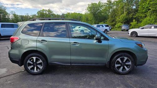 Jasmine Green Metallic 2018 Subaru Forester 2.5i Premium