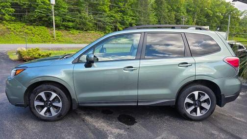 Jasmine Green Metallic 2018 Subaru Forester 2.5i Premium