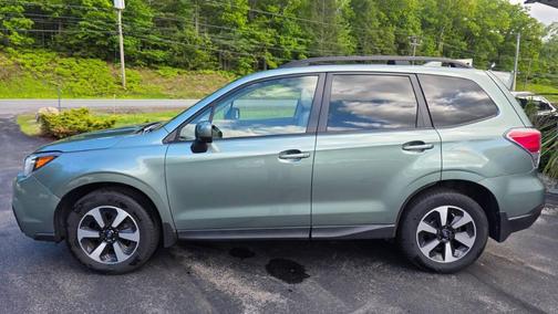 Jasmine Green Metallic 2018 Subaru Forester 2.5i Premium