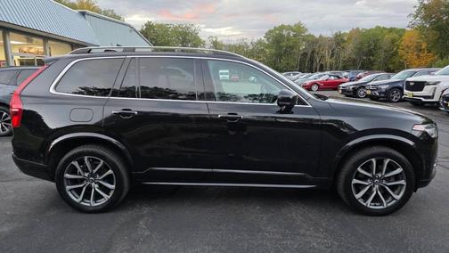 2019 Volvo XC90 T6 Momentum