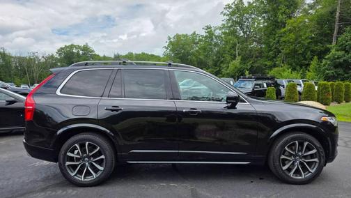 2016 Volvo XC90 T6 Momentum