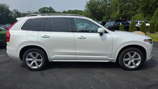 2016 Volvo XC90 Hybrid T8 Momentum