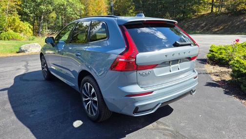 2023 Volvo XC60 B5 Plus Dark Theme