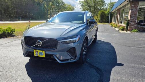 2023 Volvo XC60 B5 Plus Dark Theme