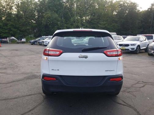 2015 Jeep Cherokee Sport