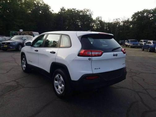 2015 Jeep Cherokee Sport