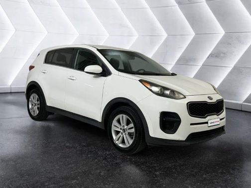 White 2018 Kia Sportage LX