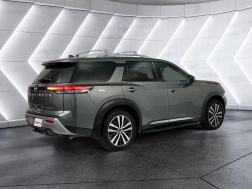 Gun Metallic 2022 Nissan Pathfinder Platinum