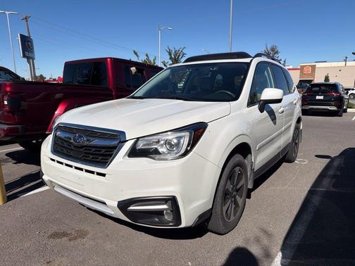 Crystal White Pearl 2017 Subaru Forester 2.5i Limited