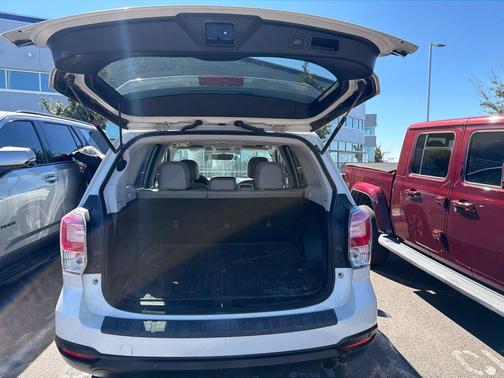 Crystal White Pearl 2017 Subaru Forester 2.5i Limited