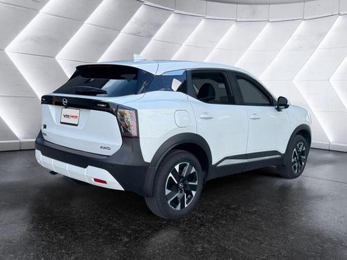 Aspen White Tri 2025 Nissan Kicks SV