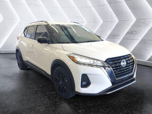 Aspen White 2023 Nissan Kicks SR
