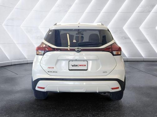 Aspen White 2023 Nissan Kicks SR