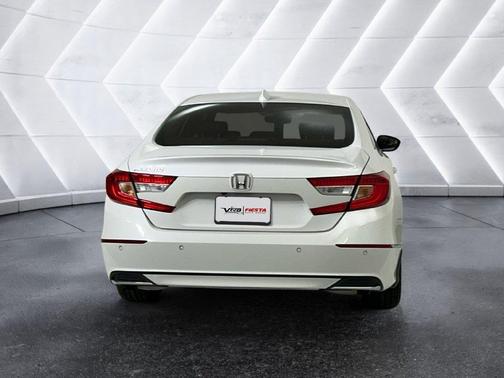 Platinum White Pearl 2022 Honda Accord EX-L