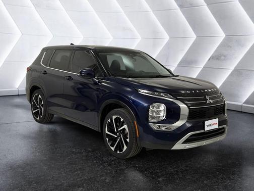 Blue 2024 Mitsubishi Outlander SE