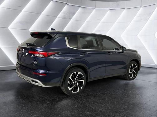 Blue 2024 Mitsubishi Outlander SE
