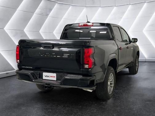 Black 2025 Chevrolet Colorado LT