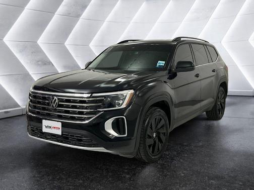 Deep Black Pearl Effect 2024 Volkswagen Atlas 2.0T SE w/Technology