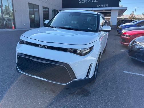 White 2025 Kia Soul LX