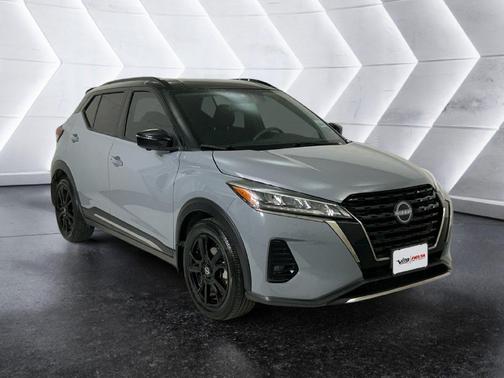 Boulder Gray Metallic 2024 Nissan Kicks SR