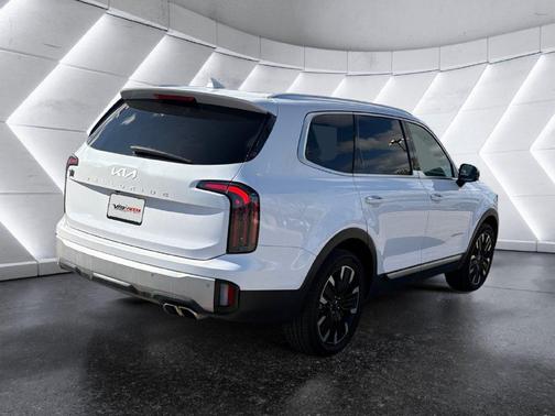 White 2024 Kia Telluride SX