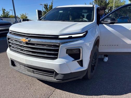 White 2025 Chevrolet Traverse LT