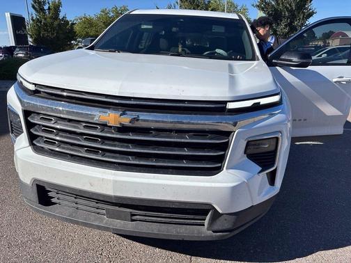 White 2025 Chevrolet Traverse LT