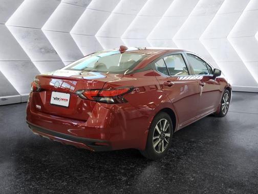 Scarlet Ember 2025 Nissan Versa 1.6 SV