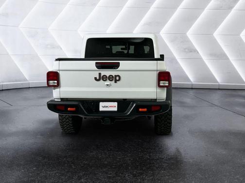 White 2022 Jeep Gladiator Mojave