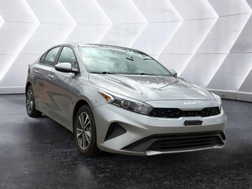 Gray 2024 Kia Forte LXS