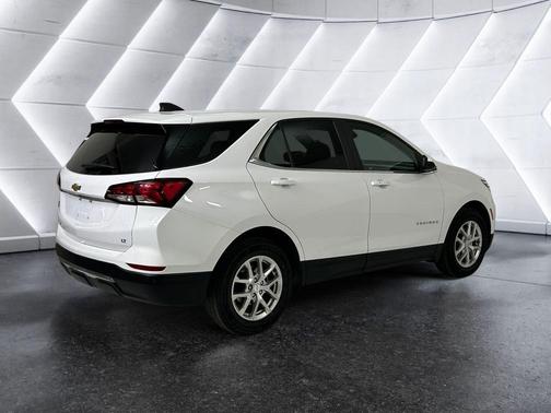 White 2022 Chevrolet Equinox 2LT