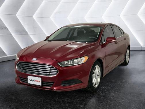 Red 2014 Ford Fusion SE