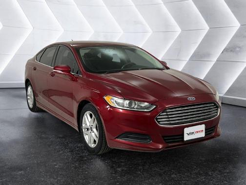 Red 2014 Ford Fusion SE