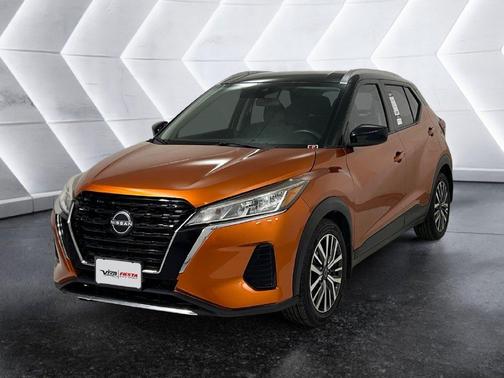 Monarch Orange / Super Black 2023 Nissan Kicks SV