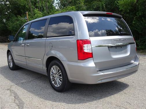 2014 Chrysler Town & Country Touring-L