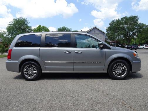 2014 Chrysler Town & Country Touring-L