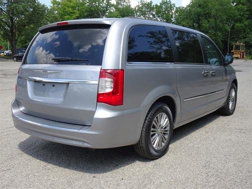 2014 Chrysler Town & Country Touring-L