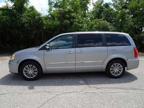 2014 Chrysler Town & Country Touring-L