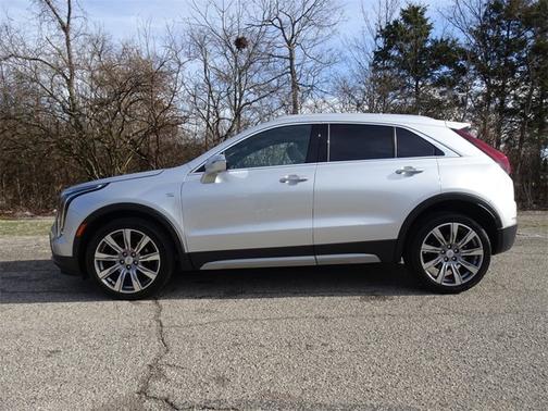 2022 Cadillac XT4 AWD Premium Luxury